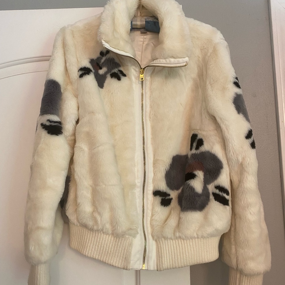 Andrew Marc New York Women’s Faux Fur white flower jacket size medium